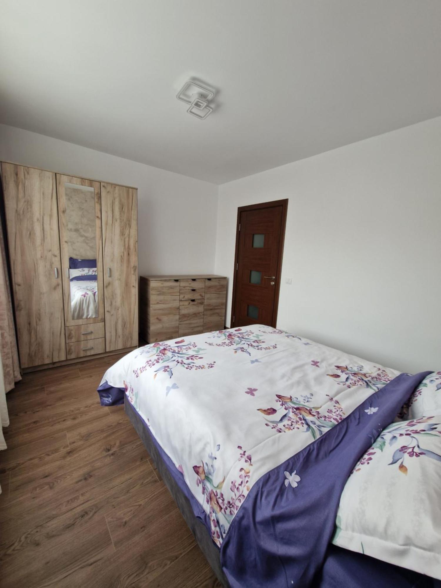 Downtown Apartment Ramnicu Valcea Exterior photo