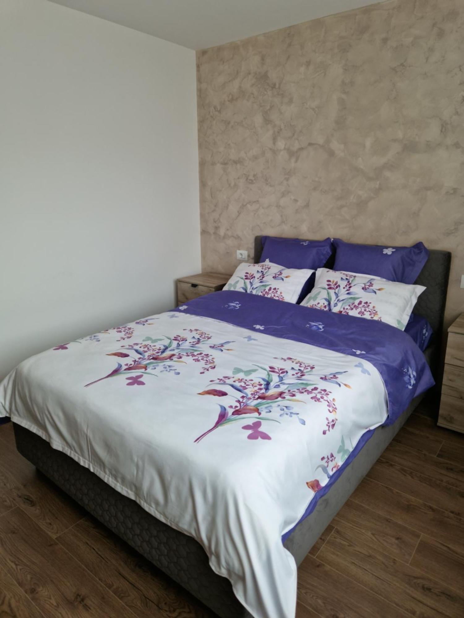 Downtown Apartment Ramnicu Valcea Exterior photo