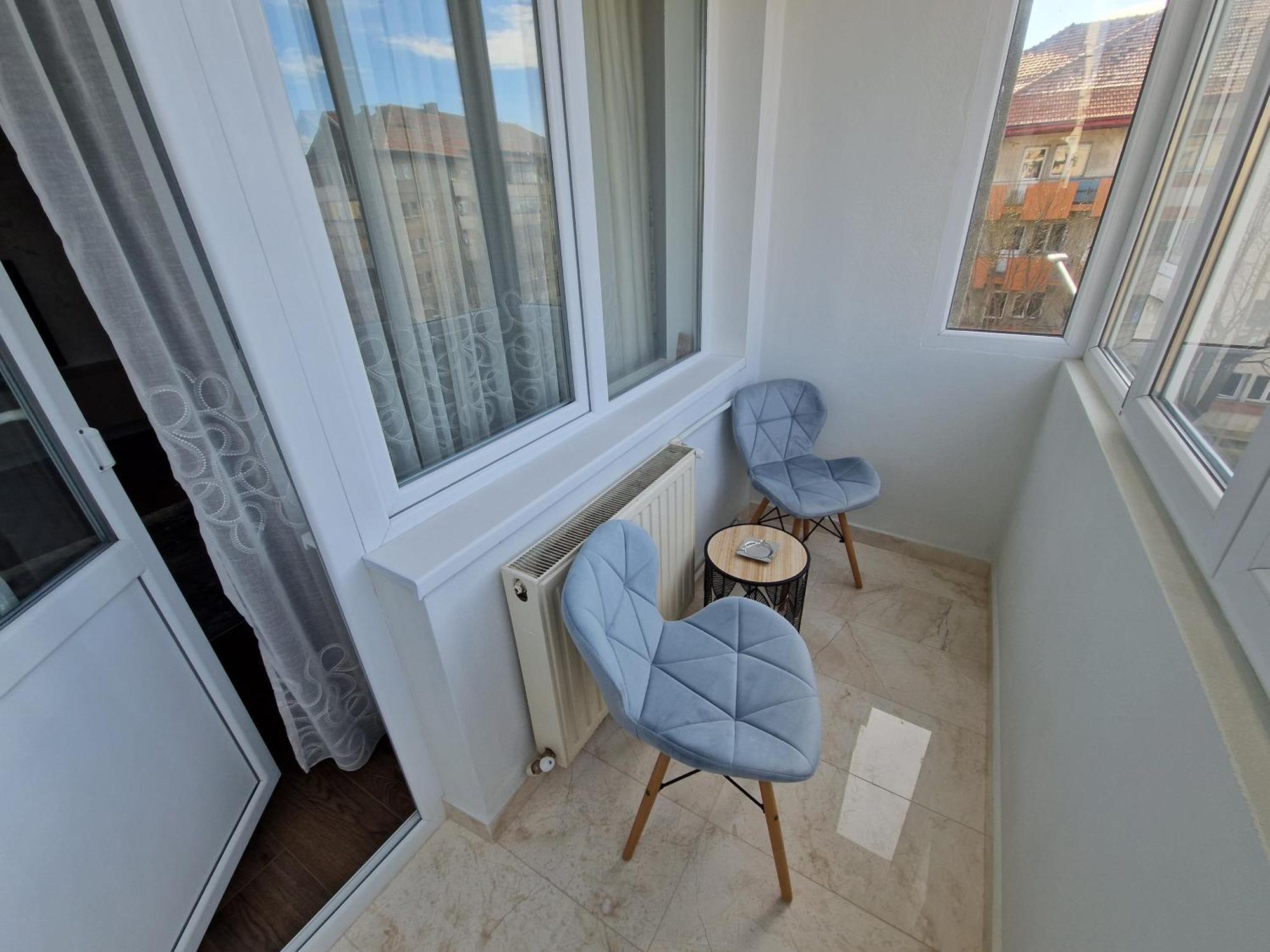 Downtown Apartment Ramnicu Valcea Exterior photo