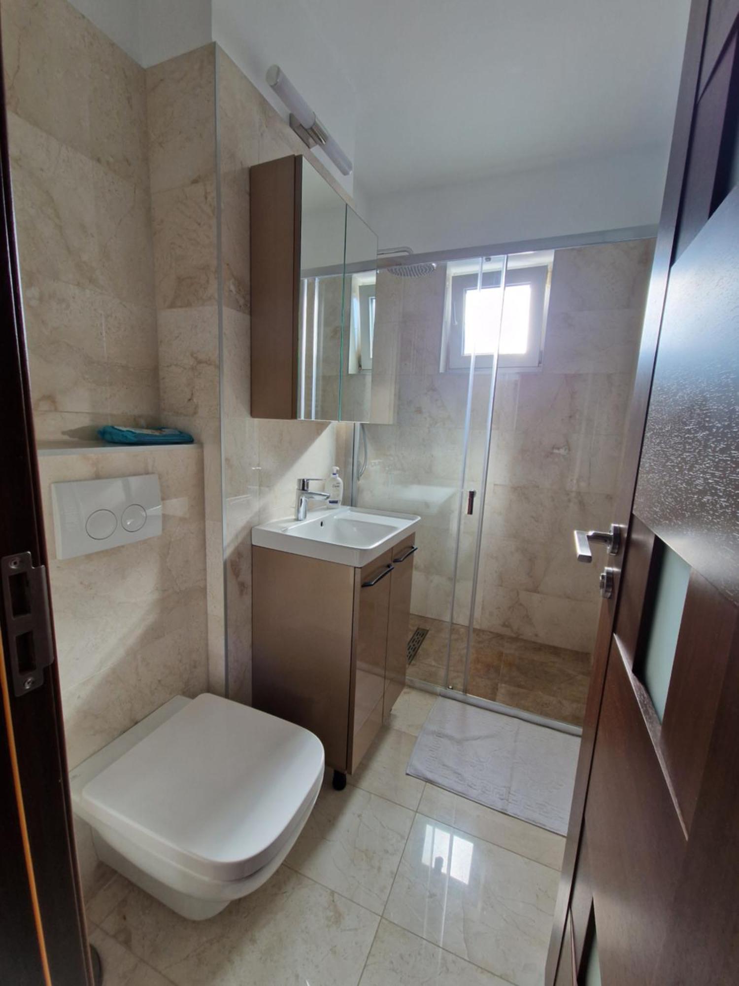 Downtown Apartment Ramnicu Valcea Exterior photo