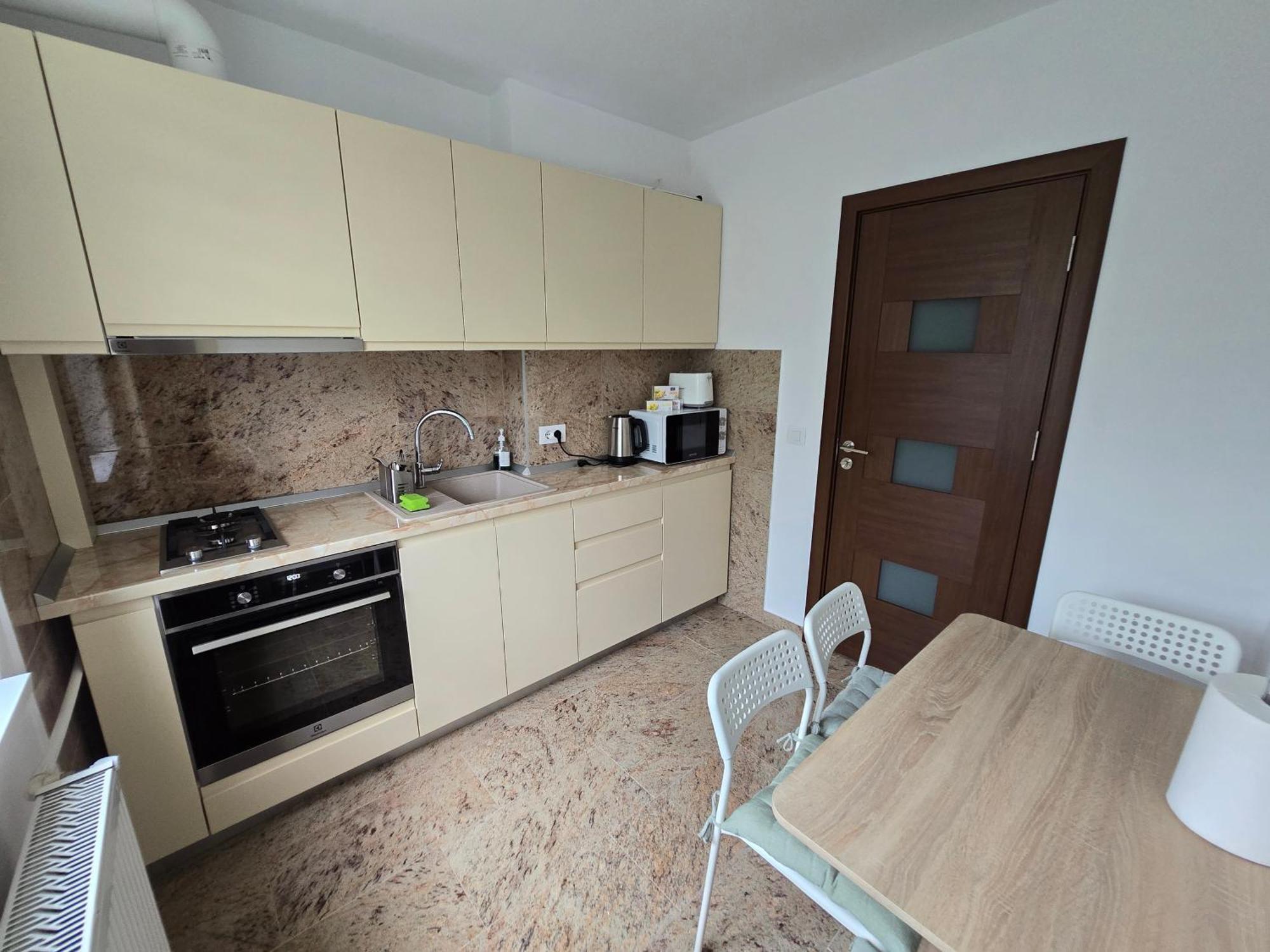 Downtown Apartment Ramnicu Valcea Exterior photo